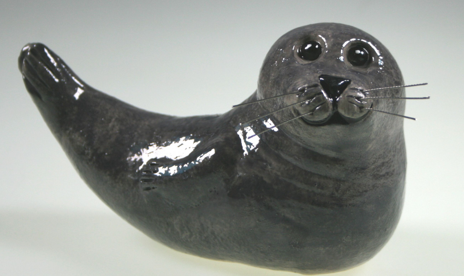 Seehund aus Steinzeug ca. 14 cm